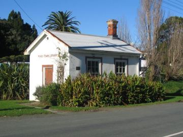 Puhoi town library