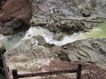 Waiotapu lake ngakoro waterfall