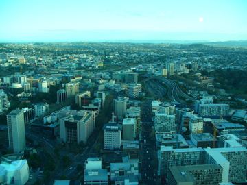 Skytower v dalce manukau harbour waitakere