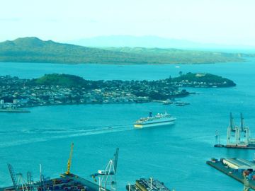 Skytower pacific star odjizdi